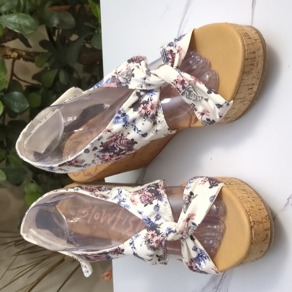 Blowfish Malibu Wedges - Picture 3 of 9